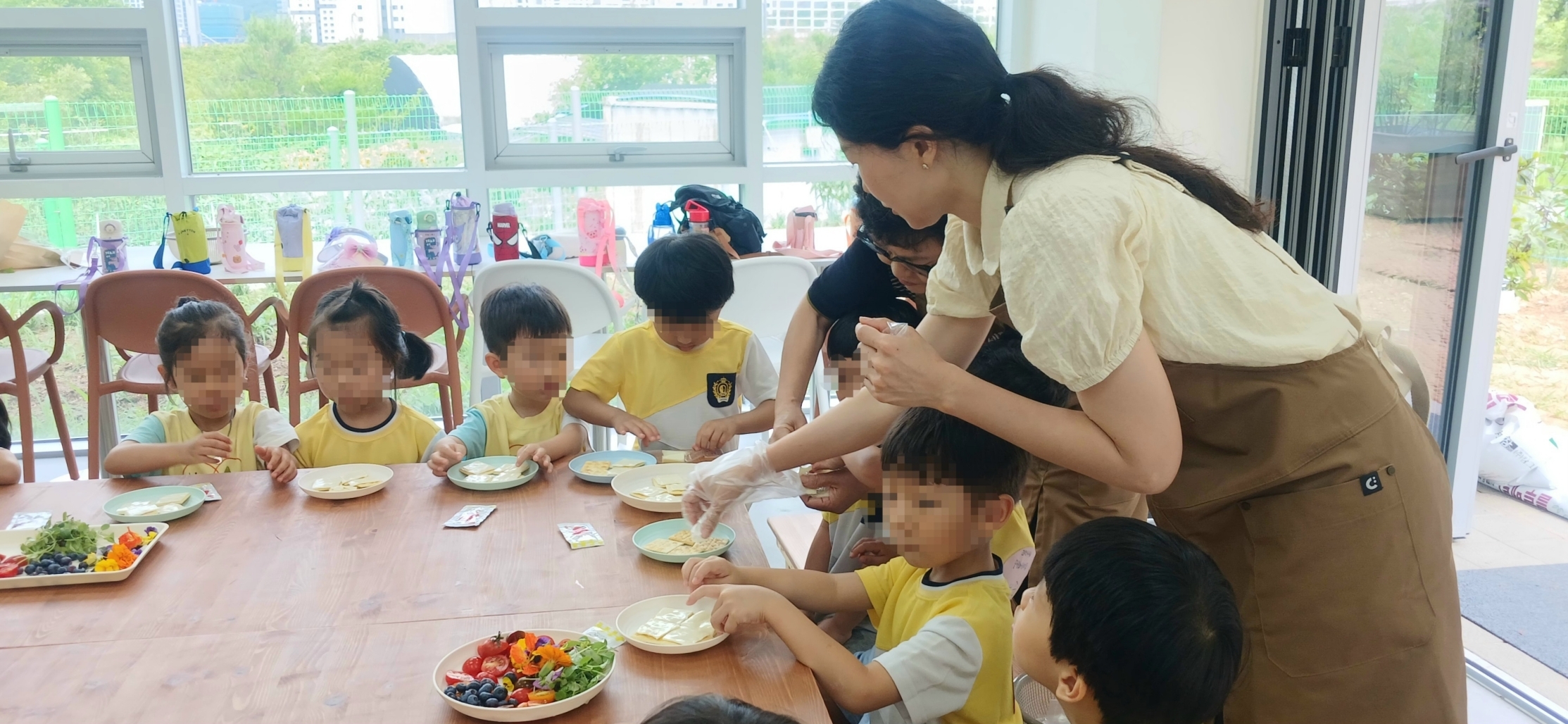 방울토마토 수확 체험 모습