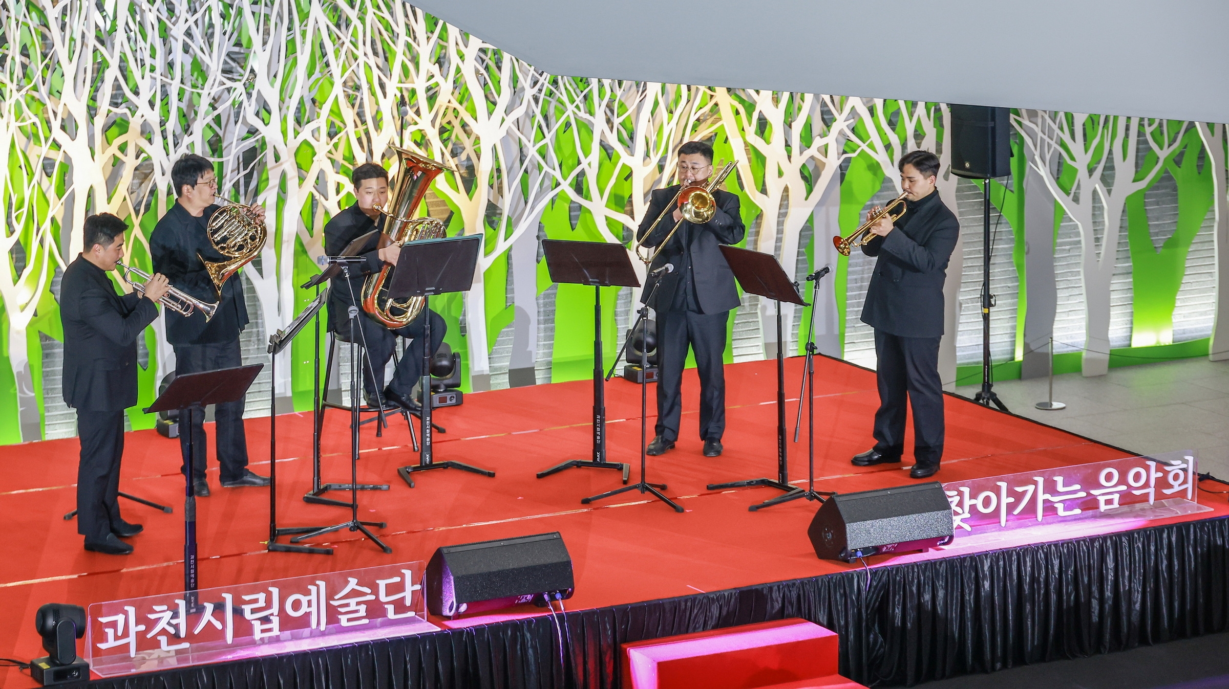 [참고] 지난달 14일 비상교육 그라운브이에서 열린 찾아가는 음악회 모습2.