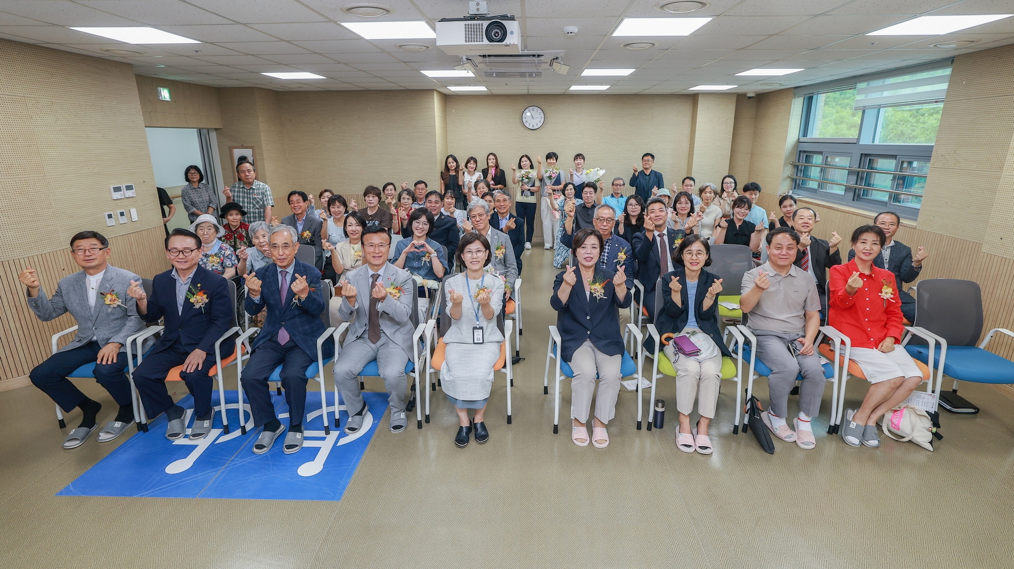 2-1 과천시립요양원 개원 1주년 기념식 (기념촬영)