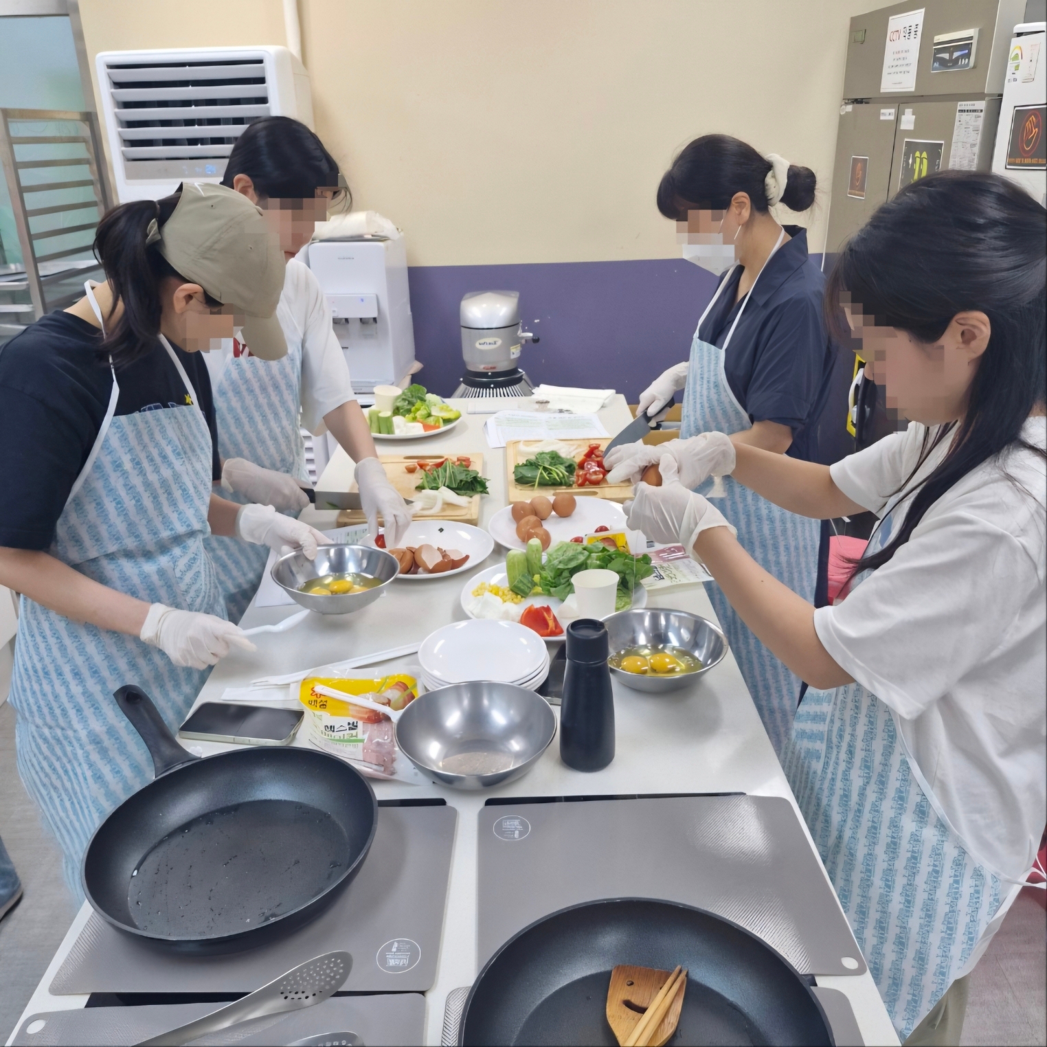 '저녁 한 끼 먹고 가' 프로그램 진행 모습
