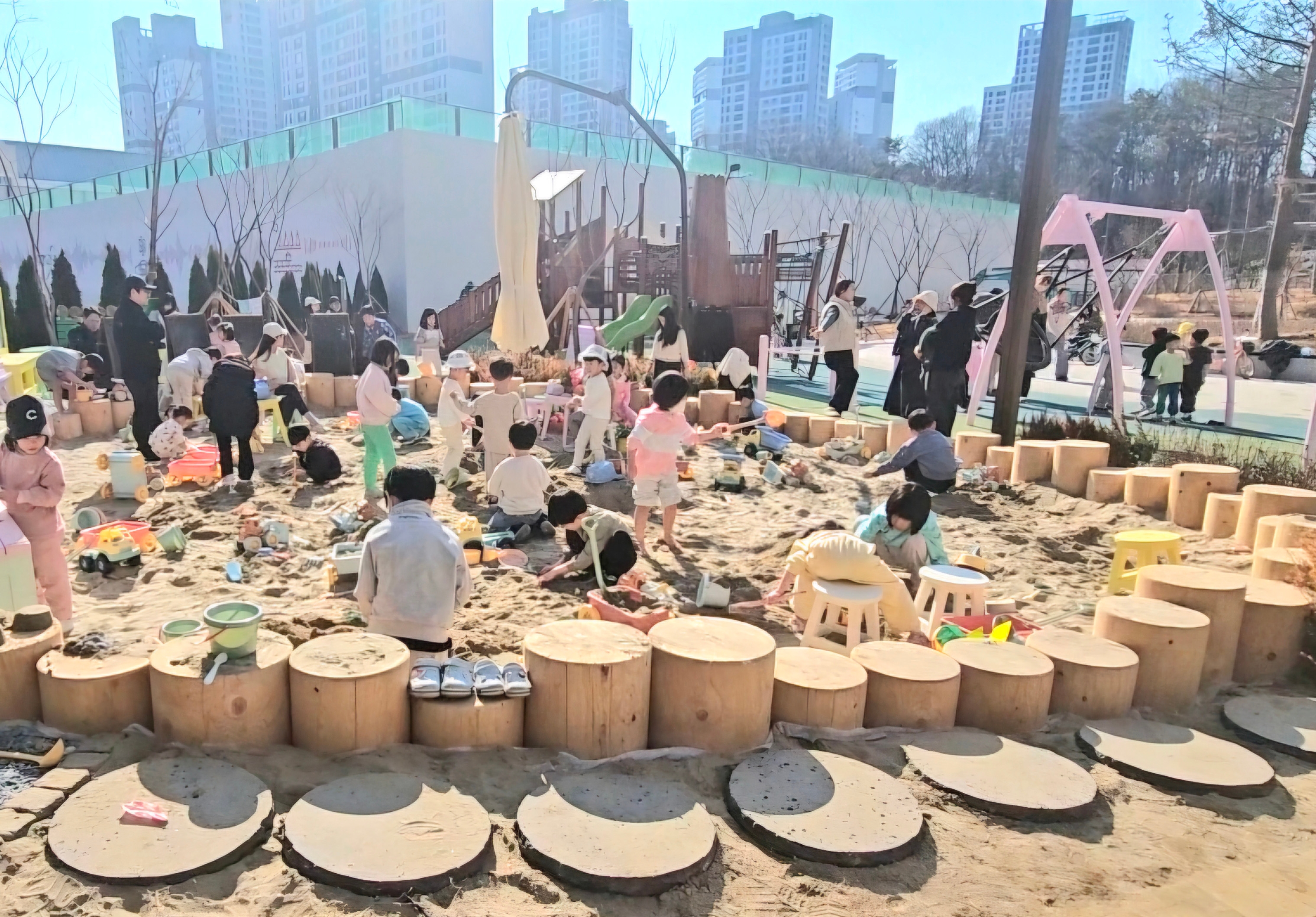 과천지식정보타운 근린공원4 재정비 모습(어린이 놀이시설)