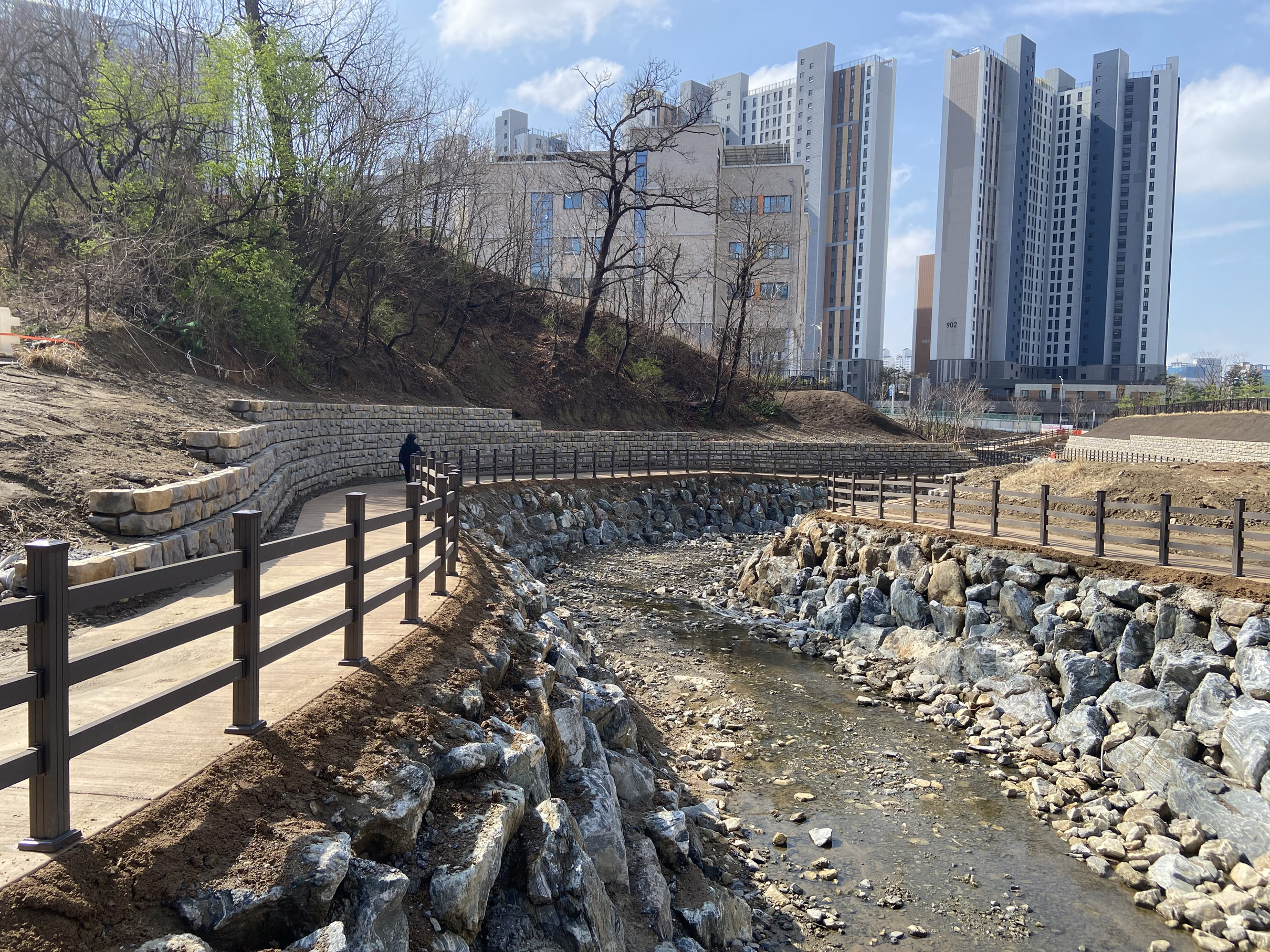 과천시 제비울천 산책로 조성 모습
