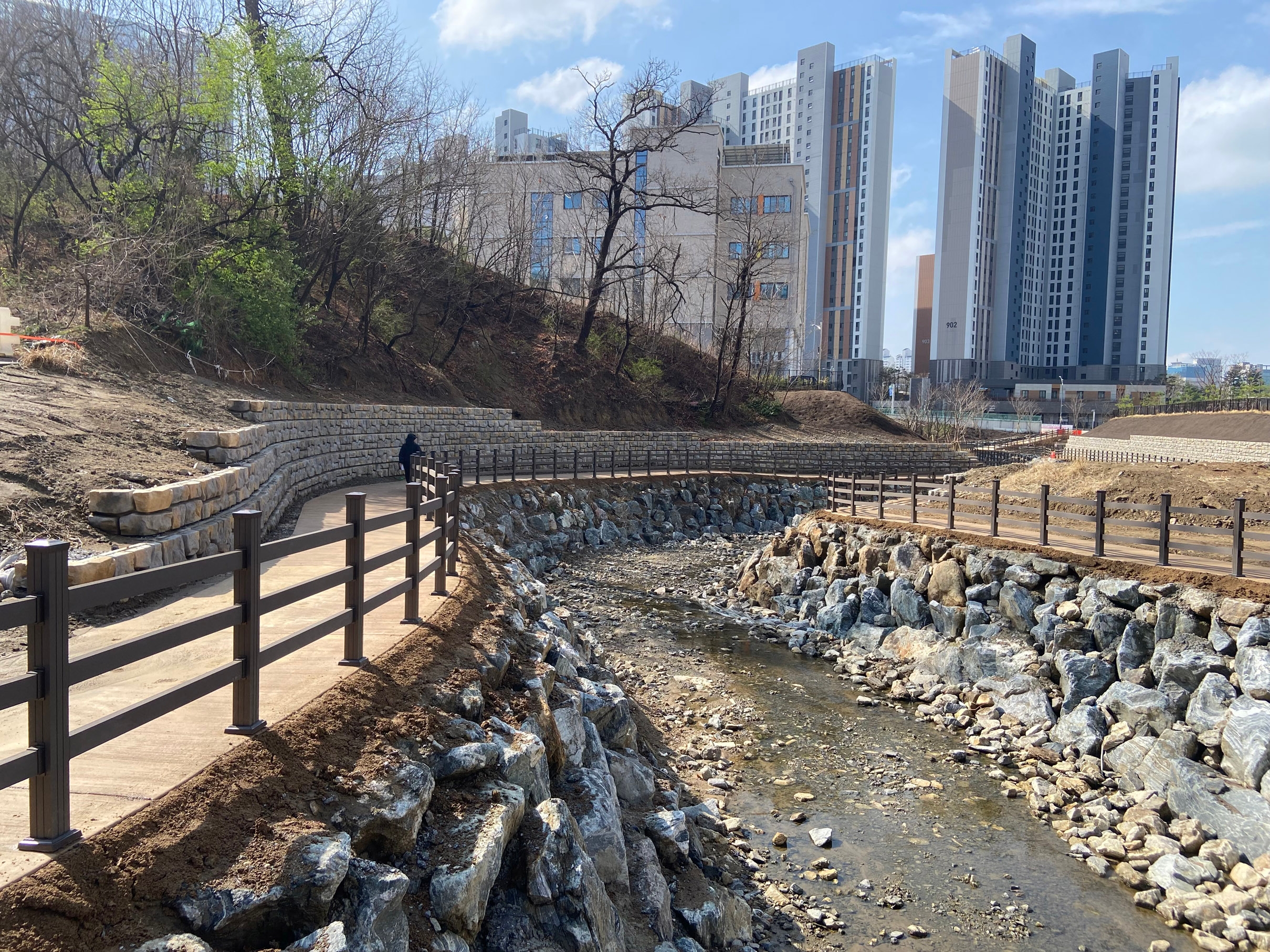 과천시 제비울천 산책로 조성 모습