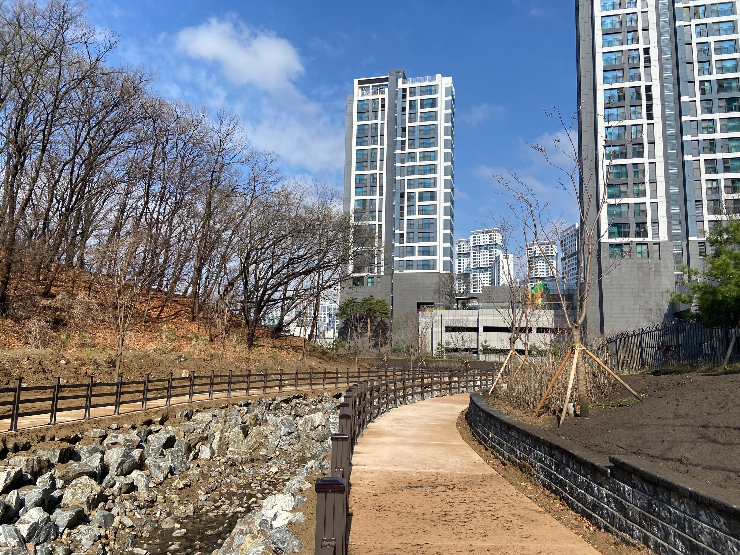 과천시 제비울천 산책로 조성 모습