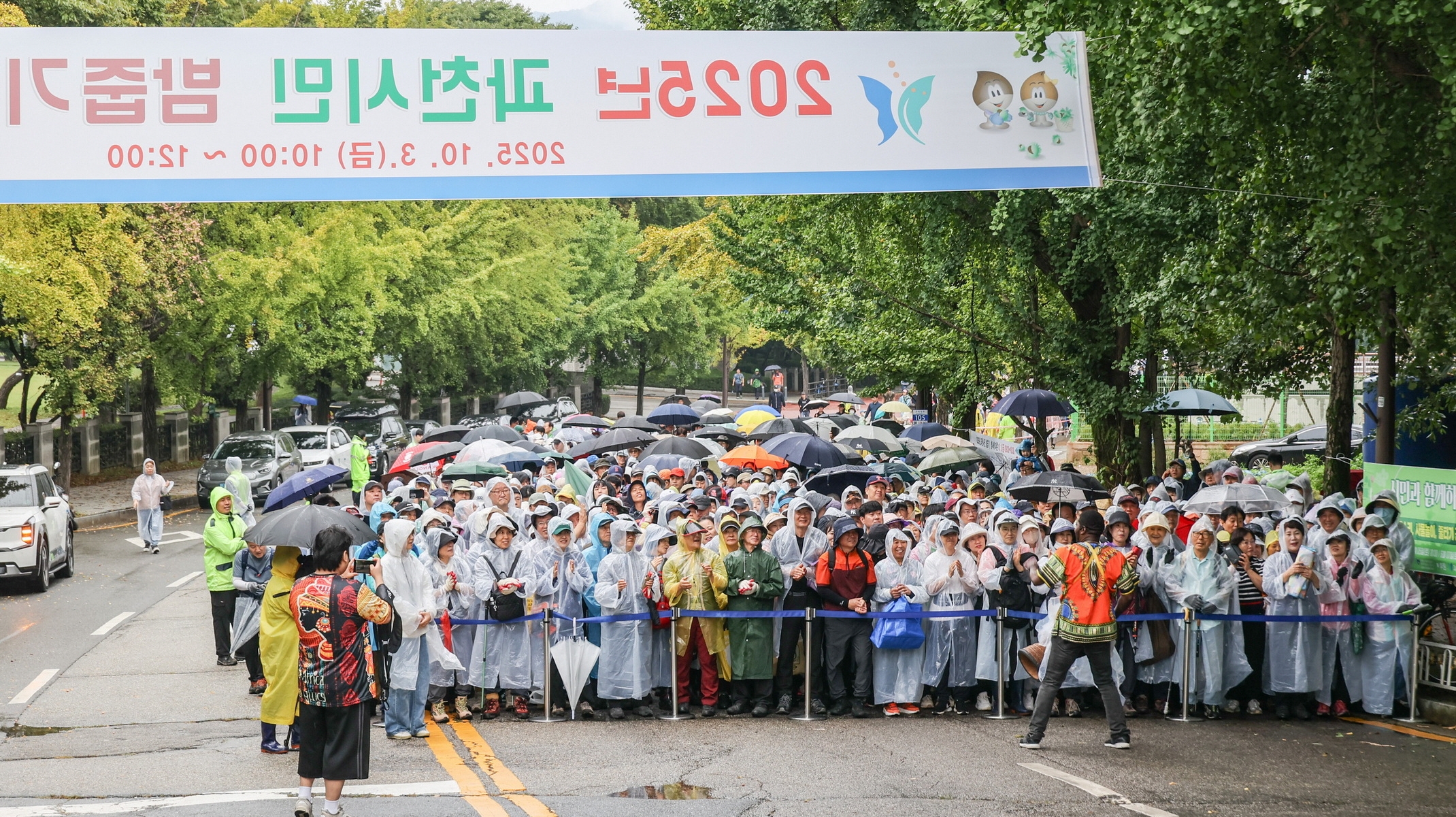 3-2 (관련사진)2025년 과천시민 밤줍기 행사 현장(1)