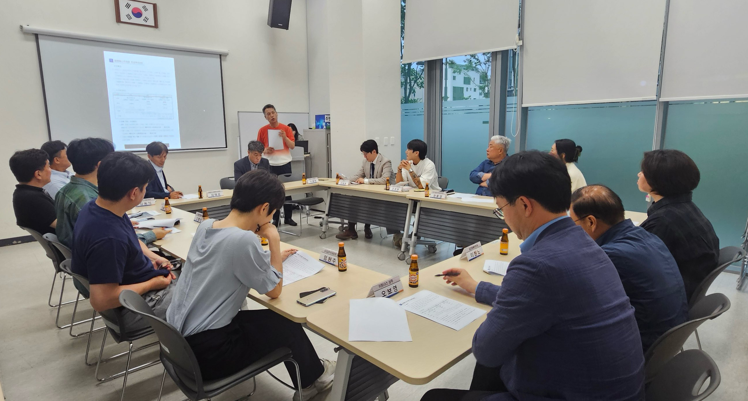 1-1 2025년 6월 18일 열린 과천시 공영 버스 주차장 조성을 위한 민관 협의체 회의 모습